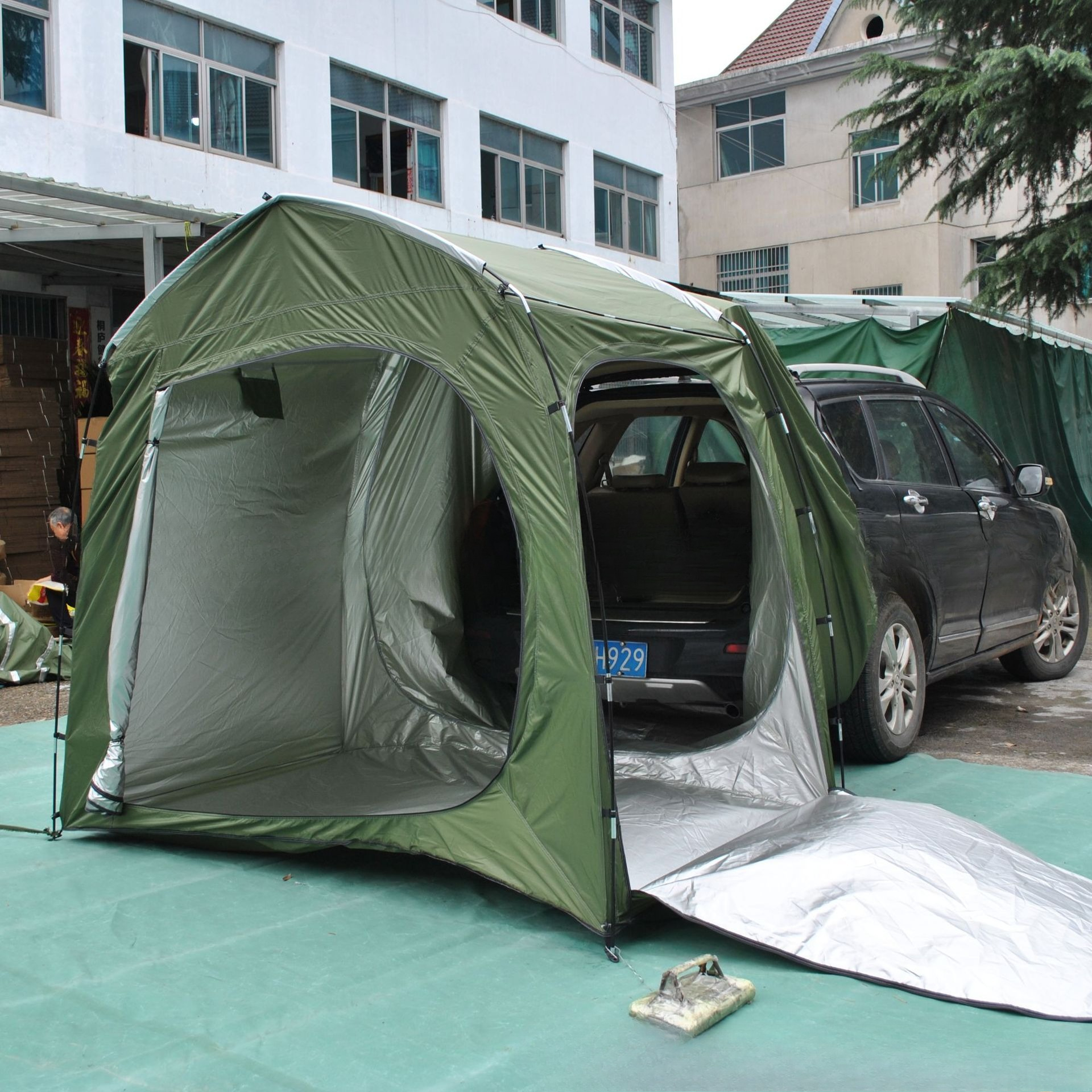 Easy to store full-model rear  - Emergency Mylar Tent ulasan dan harga